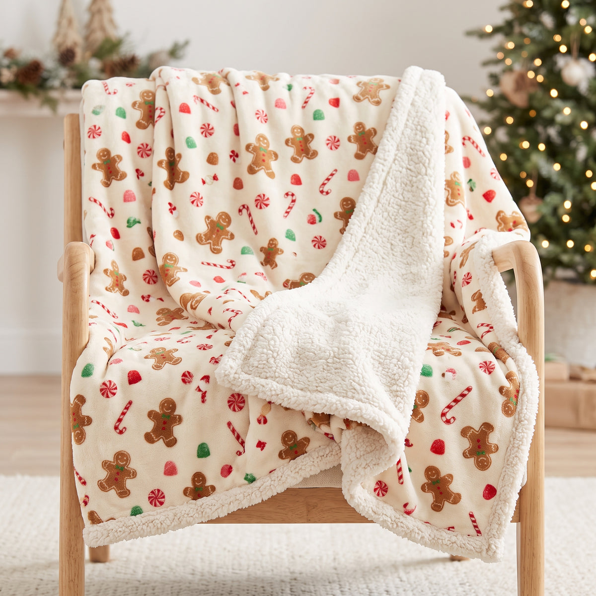 North Pole Bakery Christmas Gift Set | Gingerbread Blanket & 2 Mugs